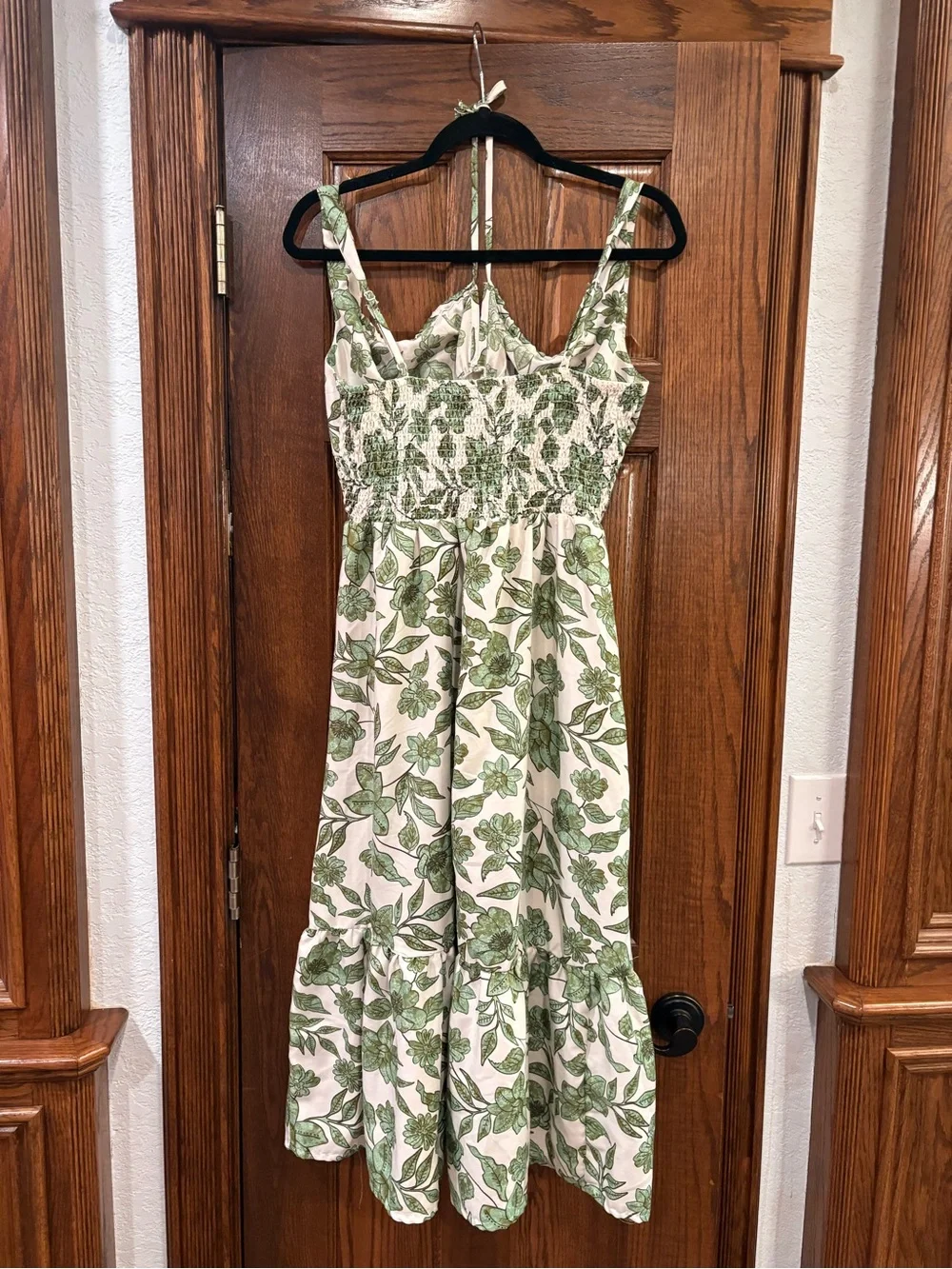 Indulge in Style $48 Green Floral Smocked Midi Dress M Boho - Picture 9 of 12